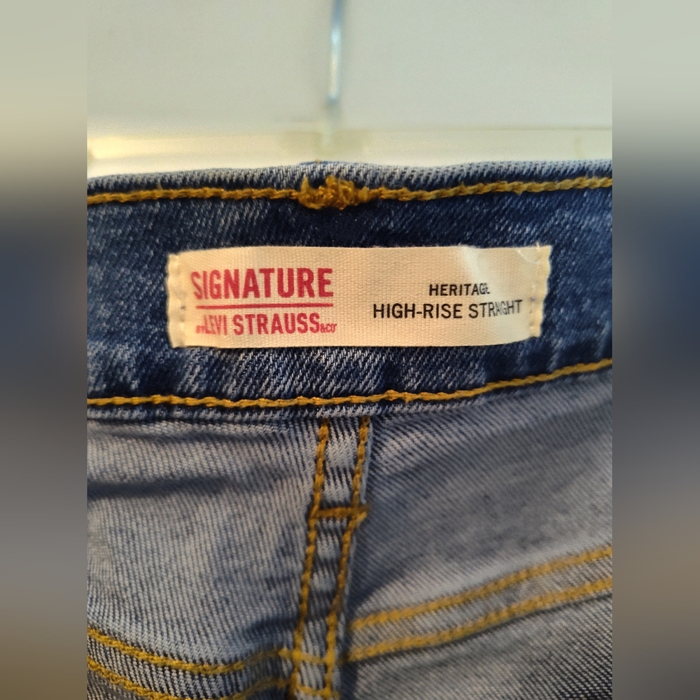 Levi's Light Blue Denim Jeans - Picture 4 of 11